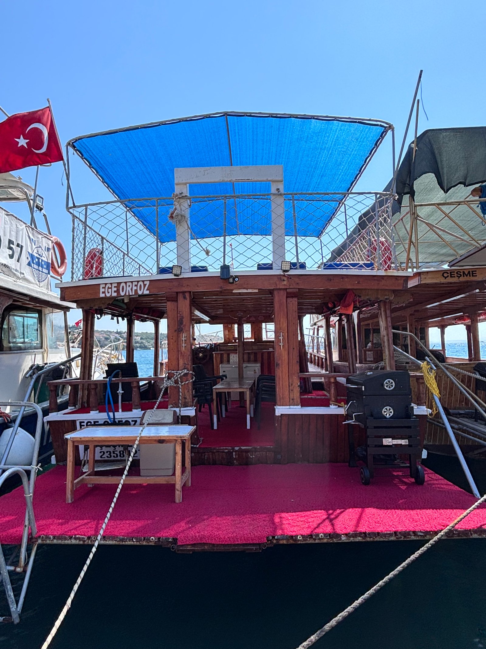 Ildırda gezi teknesi